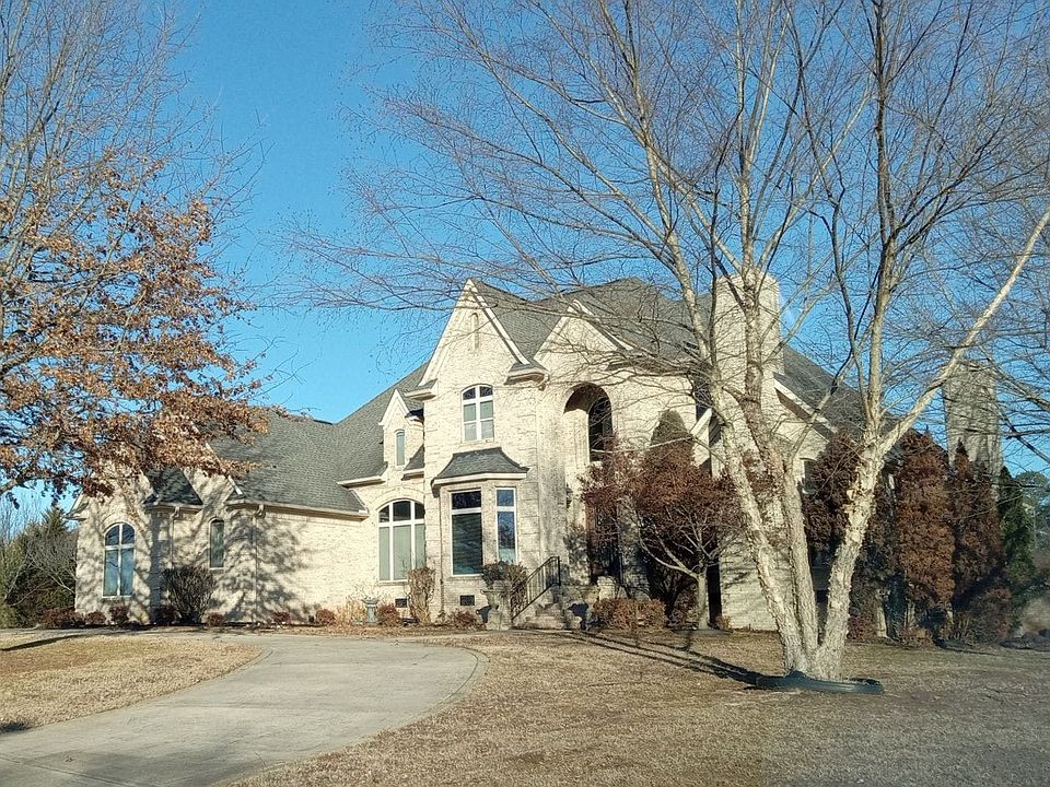 2nd image of 302 Gaston Dr