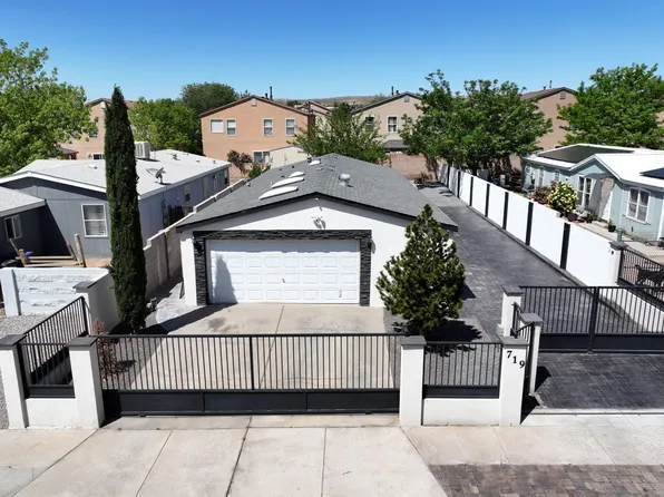 719 Vista Del Pueblo St SW, Albuquerque, NM 87121