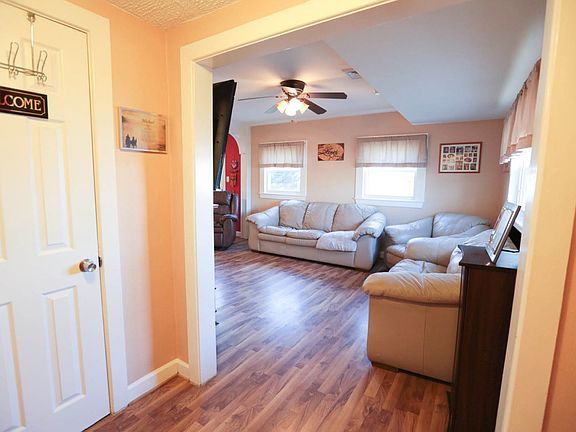 3rd image of 1109 Evelyn St