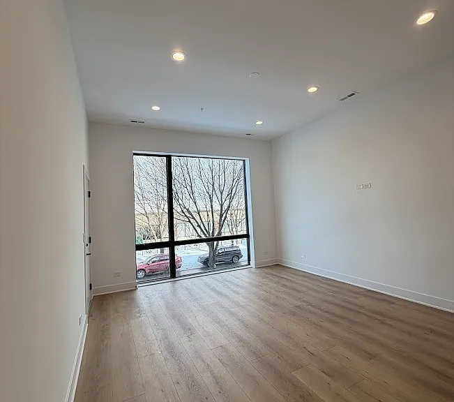 1620 W Hastings St #201 — Photo 5