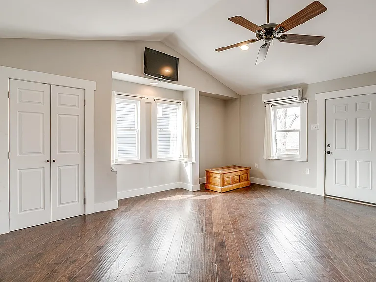 1405 S Henderson St — Photo 60