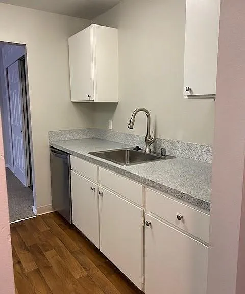 Brittany House Apartments — Photo 19