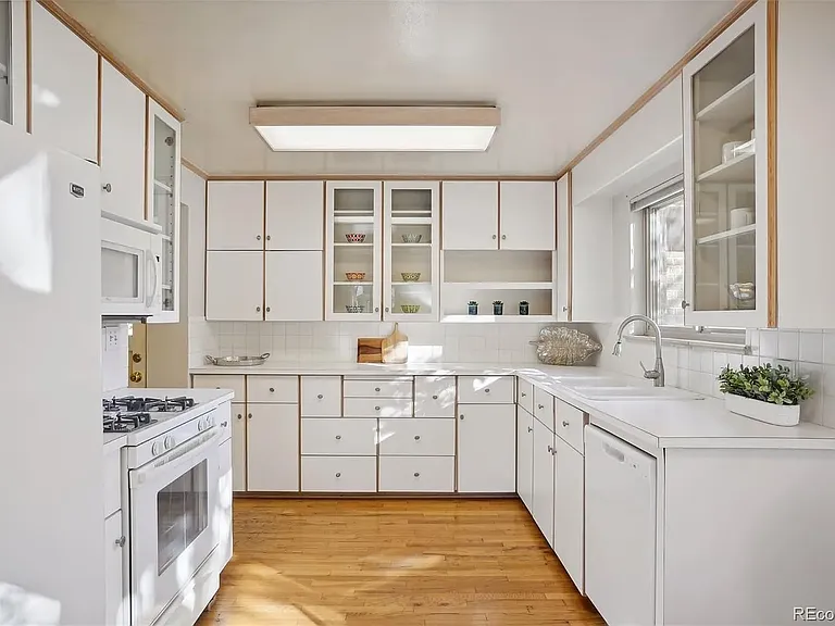 2390 S Clayton St — Photo 11