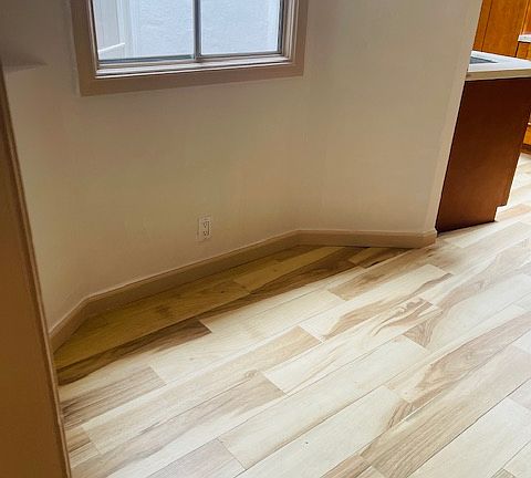 4th image of 1583 32nd Ave