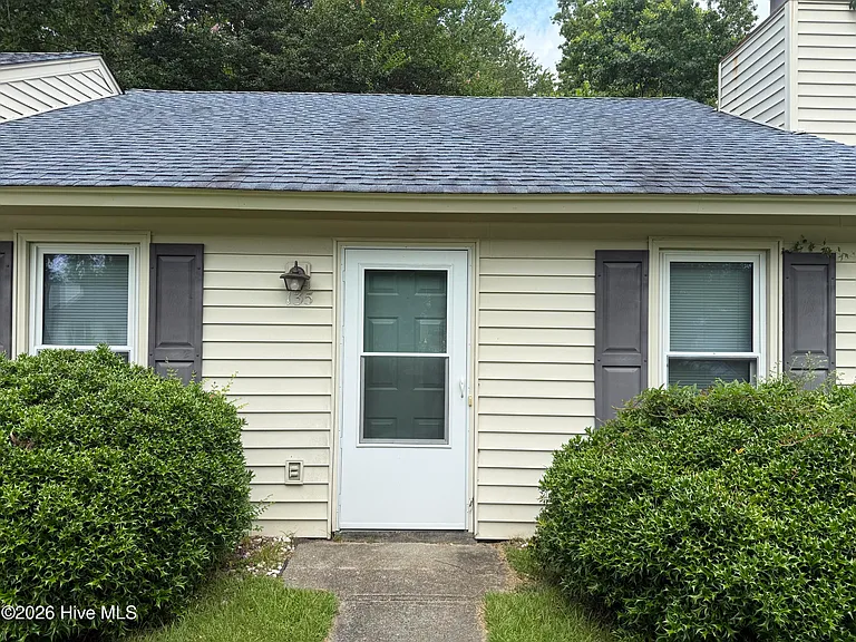 135 Twin Wood Dr — Photo 2
