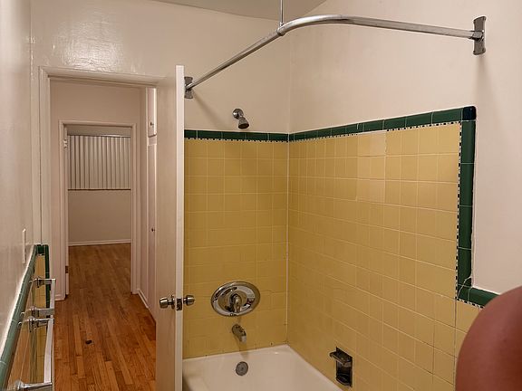 4th image of 1745 Winona Blvd