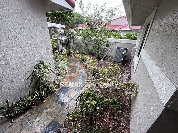 4th image of 7529 Fenwick Cove Ln