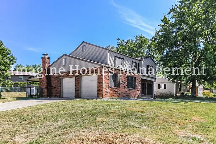 4 bed, 2.5 bath, 1927 sqft, $2,695 — Photo 3