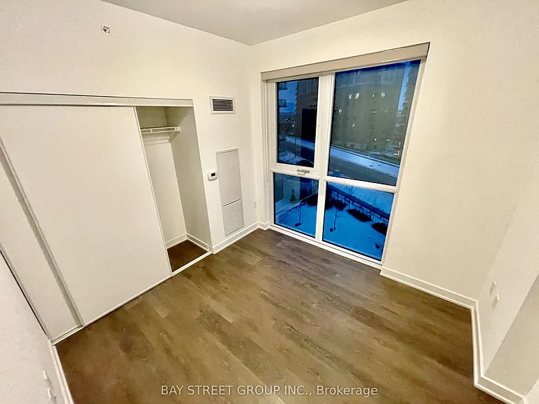75 Oneida Cres #703 — Photo 9
