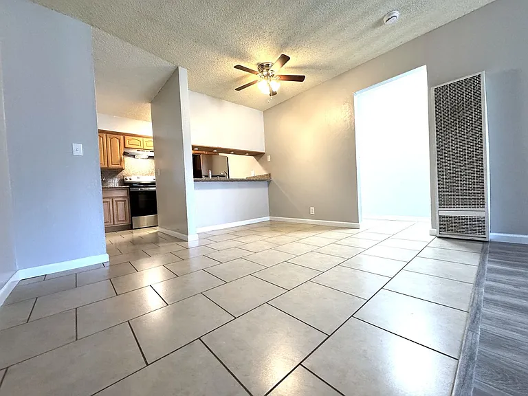 195 E Pacific Ave — Photo 4