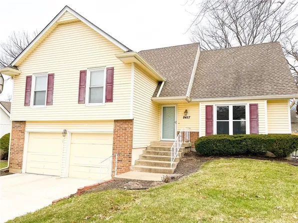 8457 Dice Ln, Lenexa, KS 66215