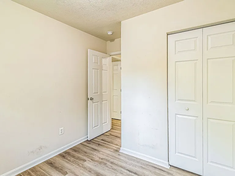 4206 Drake Ct — Photo 10