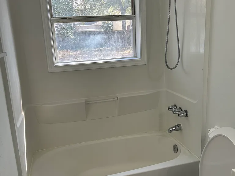 1005 Pinetree Rd — Photo 5