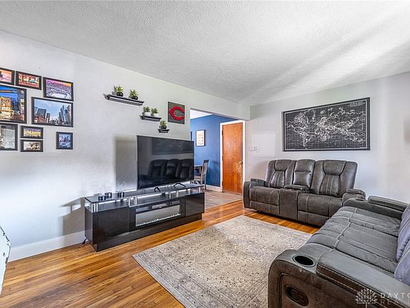 4th image of 1904 Randall Ave