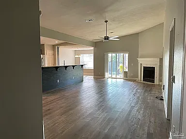 609 Downhaul Dr — Photo 2