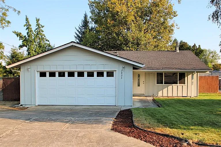 2023 Lawnridge St photo 1