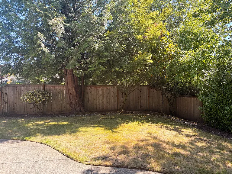 21203 SE 34th St — Photo 36