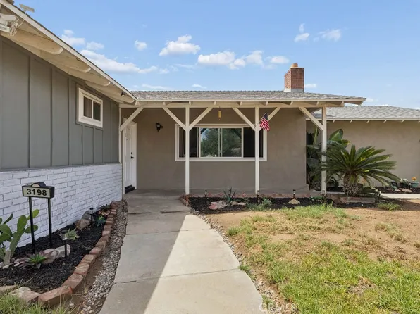 3198 Washington St, Riverside, CA 92504