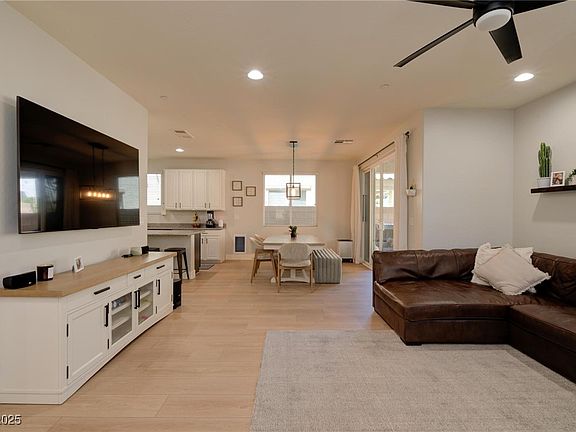 5th image of 394 Espressivo St