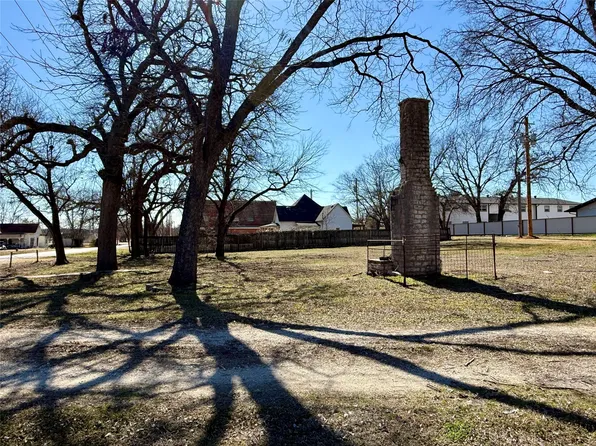 108 Cedar St, Hico, TX 76457
