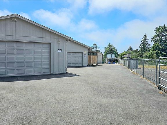 2nd image of 626 Wolf Court SE