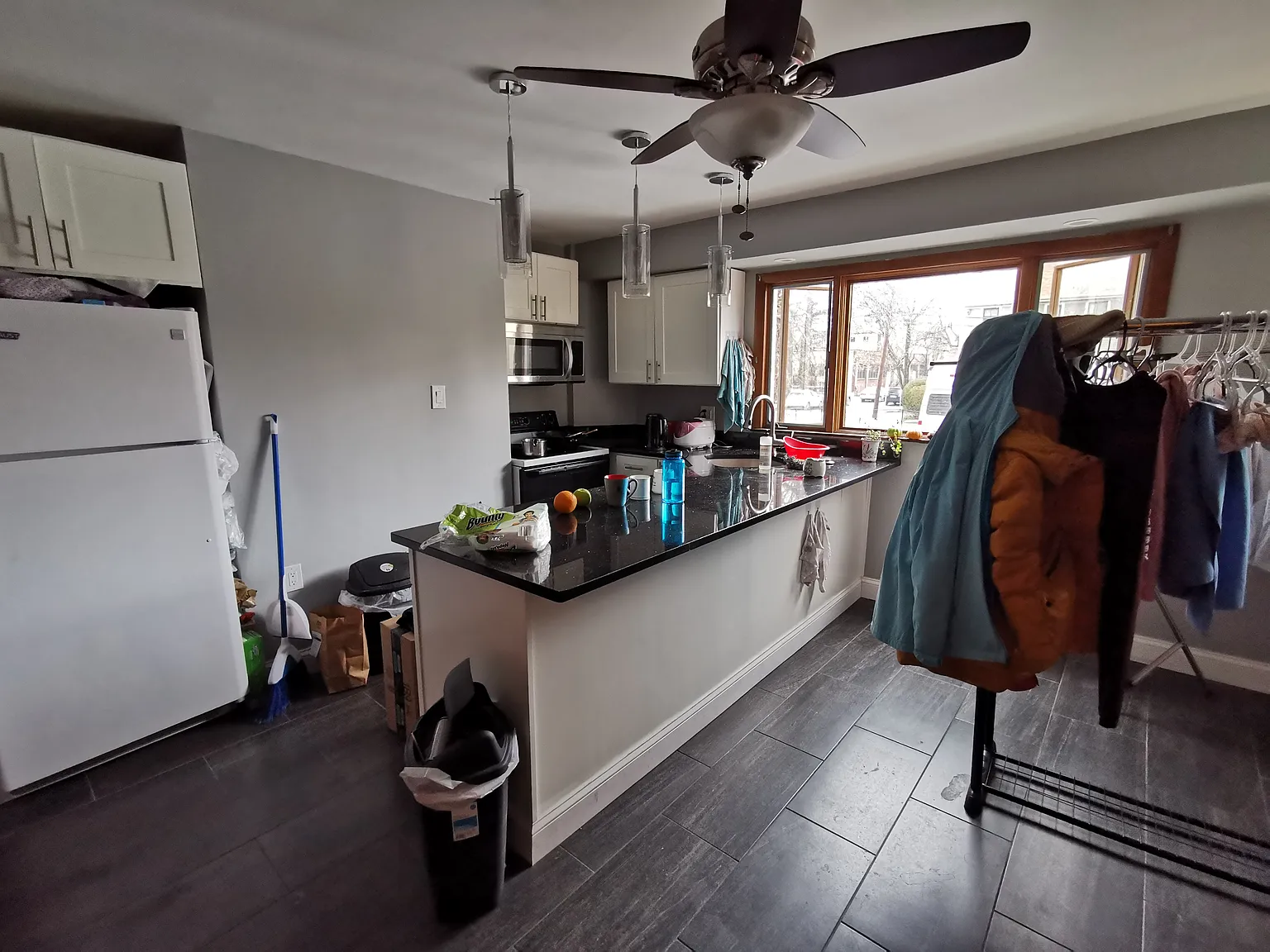 3 bed, 1000 sqft, $4,550 — Photo 1