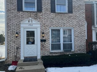 1792 Williamsburg Dr, Hoffman Estates, IL 60169