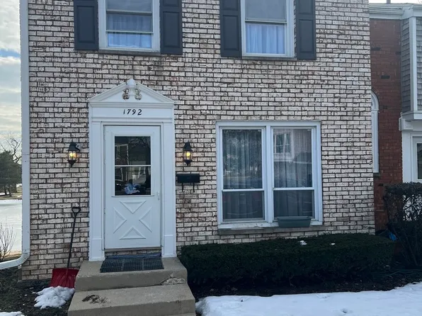 1792 Williamsburg Dr, Hoffman Estates, IL 60169