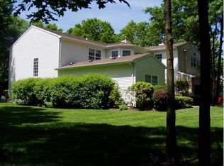 4 Arbor Field Way, Lake Grove, NY 11755