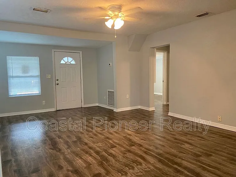 8105 N 12th St — Photo 3