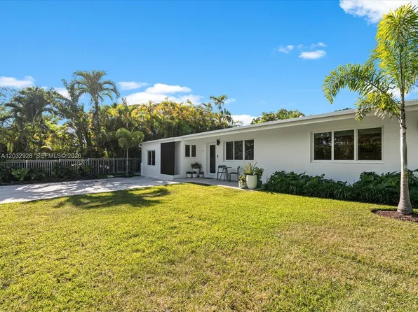 1945 Alamanda Dr, North Miami, FL 33181