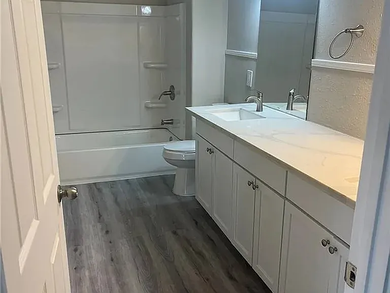 101 W Center St — Photo 9