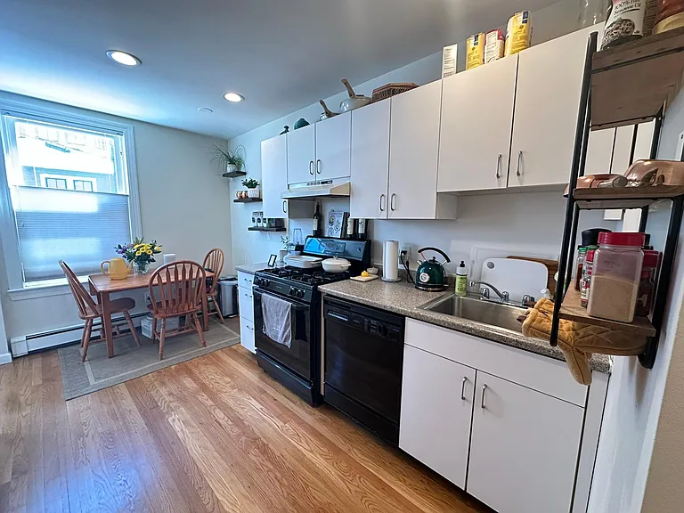 332 Bunker Hill St #1 — Photo 4