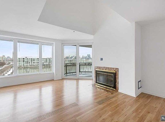 3rd image of 600 Harbor Blvd Unit 1001