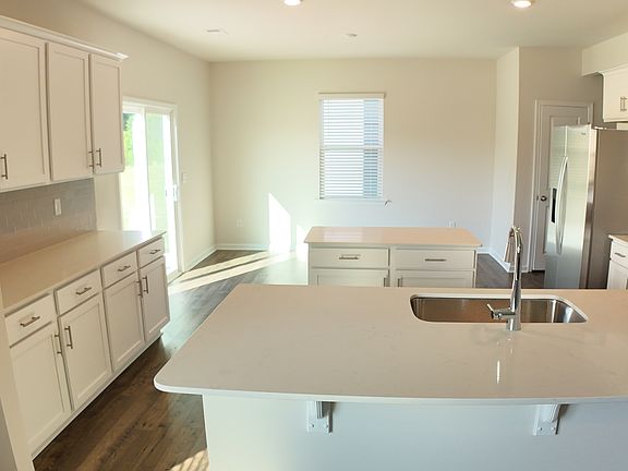 3rd image of 1018 Roleson Way