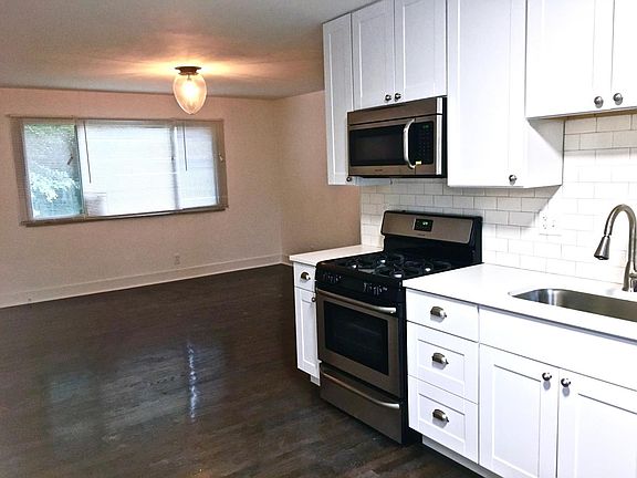 4th image of 3200 Greenwood Blvd APT D