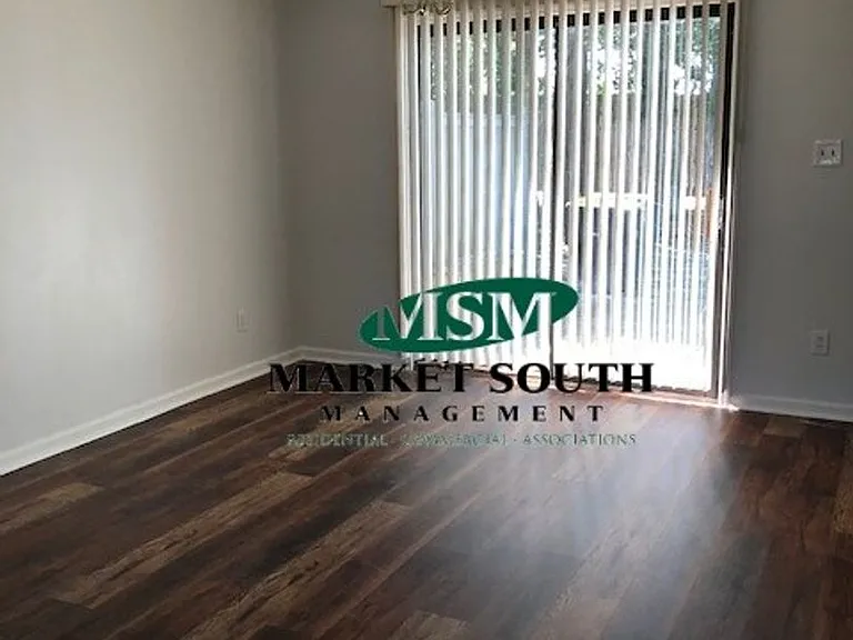 100 Hidden Lake Ct — Photo 10
