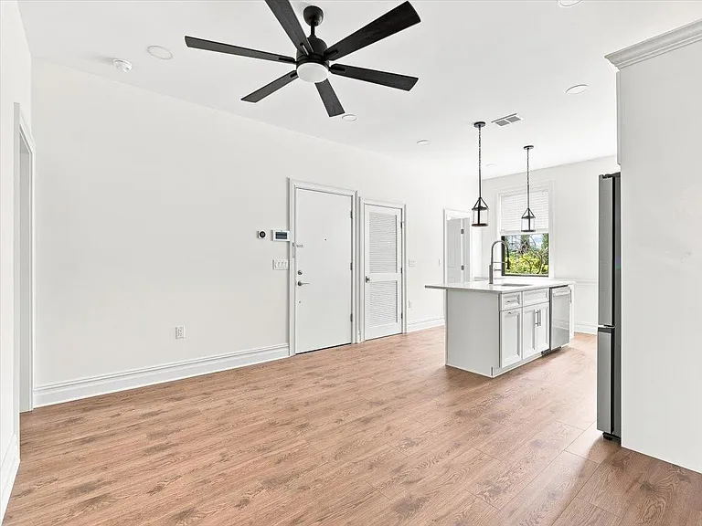 155 Grand St #2 — Photo 5