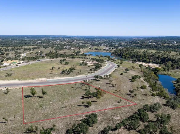 717 Hagee Dr, Fredericksburg, TX 78624