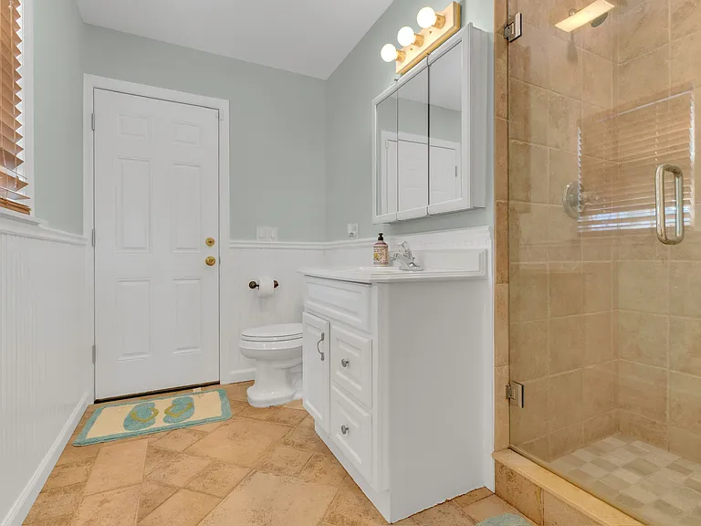 345 Colonial Rd — Photo 19