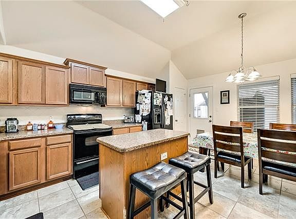 4th image of 1654 Hillside Dr