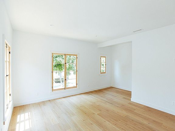 4th image of 428 N Orange Grove Ave