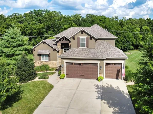4521 Lakecrest Dr, Shawnee, KS 66218