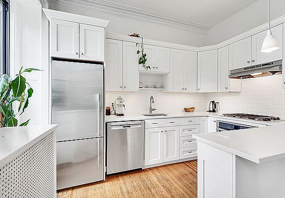 3rd image of 507 Clinton Ave #2