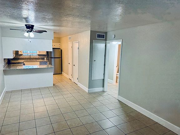 2nd image of 501 Waco St APT 4