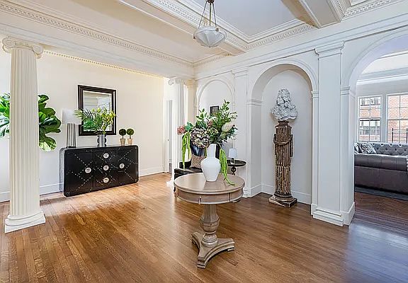 4th image of 1060 Park Ave #10
