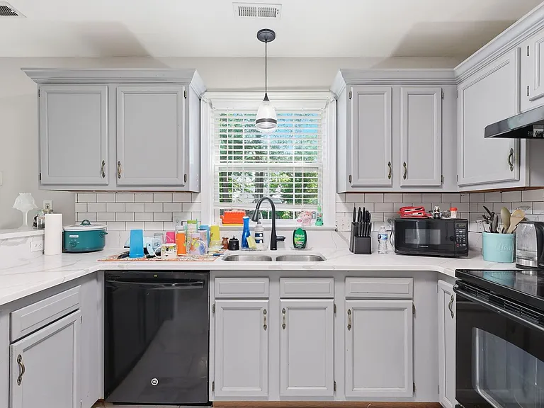 10106 S Fulton Dr — Photo 8
