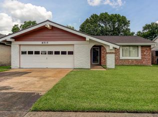 8515 Oakhaven Rd, La Porte, TX 77571