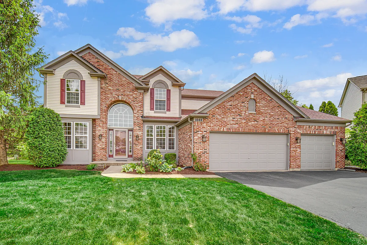 Building Photo - 1044 Oakhill Dr