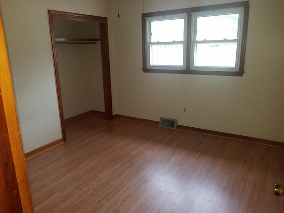 5th image of 107 Garland St